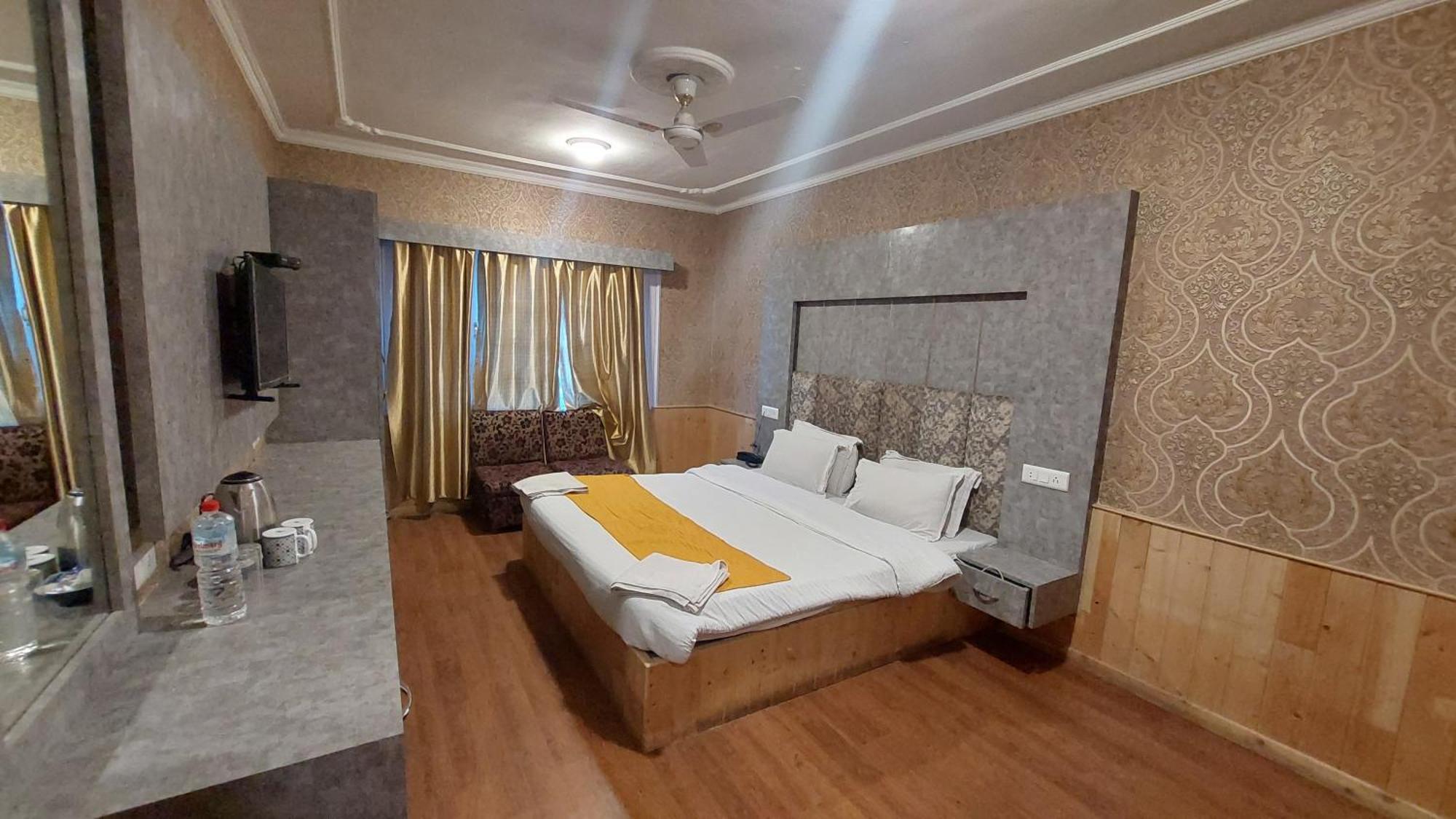 Hotel Outlook Pahalgām Exterior foto